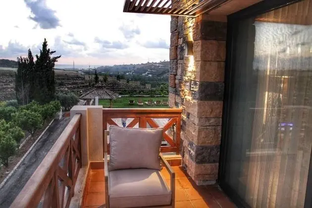 Standard Tek Büyük veya İki Ayrı Yataklı Oda (Horse Yard View)