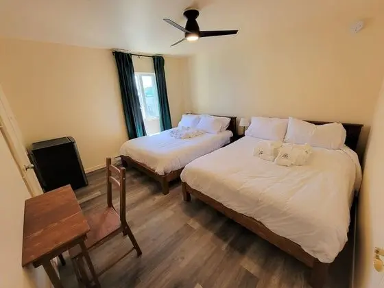 Oda, 2 Büyük (Queen) Boy Yatak, Sigara İçilmez, Özel Banyo