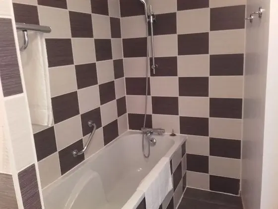 Basic Tek Büyük Yataklı Oda