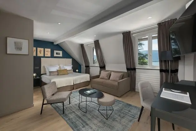Tek Büyük Yataklı Oda, Balkon, Kısmi Göl Manzaralı