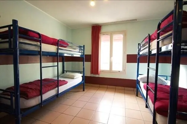 Ortak Ranzalı Oda, Özel Banyo (for 4 people)