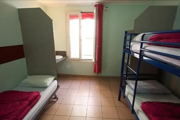 Üç Kişilik Oda, Ortak Banyo