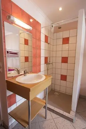 Üç Kişilik Oda, Ortak Banyo