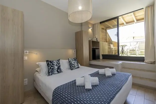 Comfort Tek Büyük Yataklı Oda, Teras, Kısmi Deniz Manzaralı