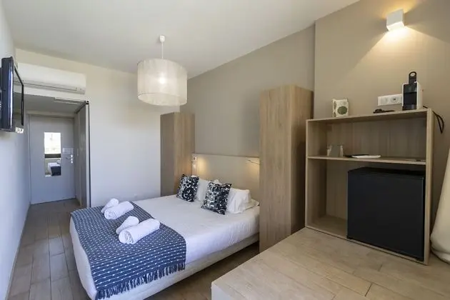 Comfort Tek Büyük Yataklı Oda, Teras, Kısmi Deniz Manzaralı