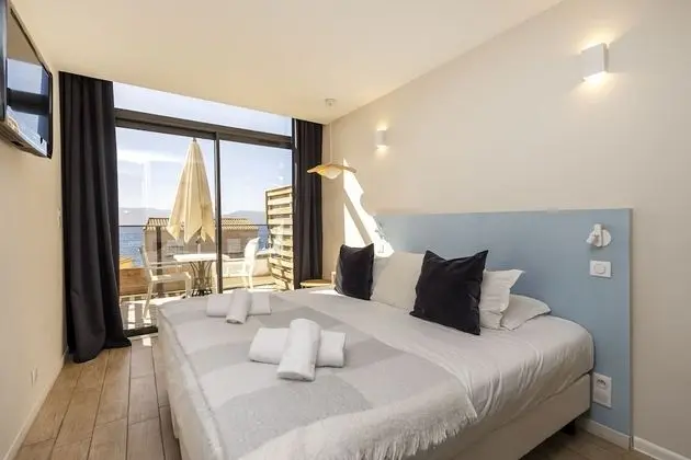 Tek Büyük Yataklı Oda, Balkon, Deniz Manzaralı