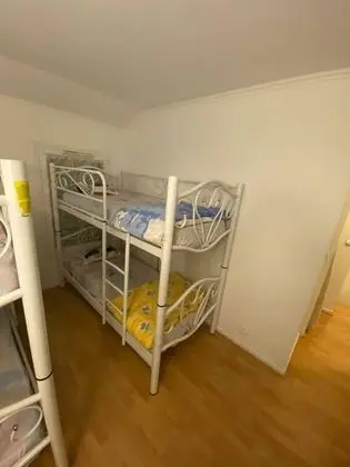 Ortak Ranzalı Oda, 1 Tek Kişilik Yatak
