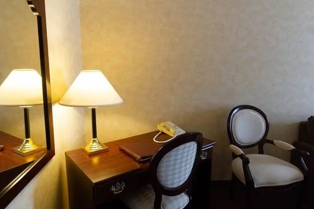 Standard Süit, 1 Büyük (Queen) Boy Yatak ve Çekyat