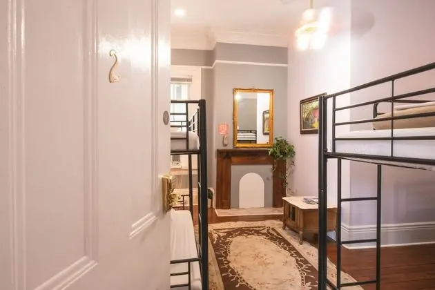 Ortak Ranzalı Oda, Sadece kadınlar için, Ortak Banyo (3 bunk beds)