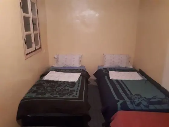 İki Ayrı Yataklı Oda, Ortak Banyo