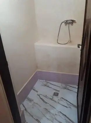Üç Kişilik Oda, Ortak Banyo