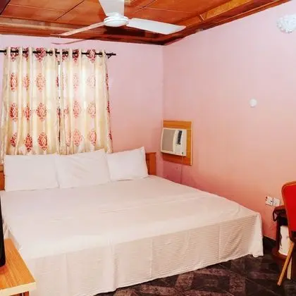 Standard Tek Büyük Yataklı Oda