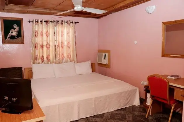 Standard Tek Büyük Yataklı Oda