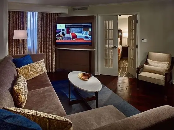 Süit, 1 En Büyük (King) Boy Yatak ve Çekyat (Executive Suite)
