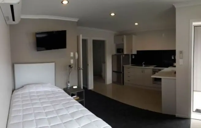 Standard Oda, Mutfak (Spacious 1-Bedroom Unit)