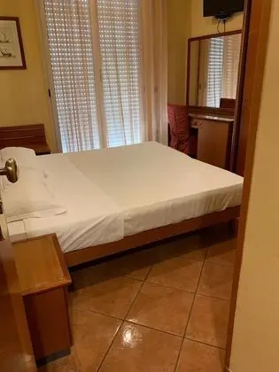 Büyük Yataklı Tek Kişilik Oda