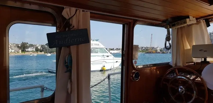 Stüdyo (Yacht Time Out)