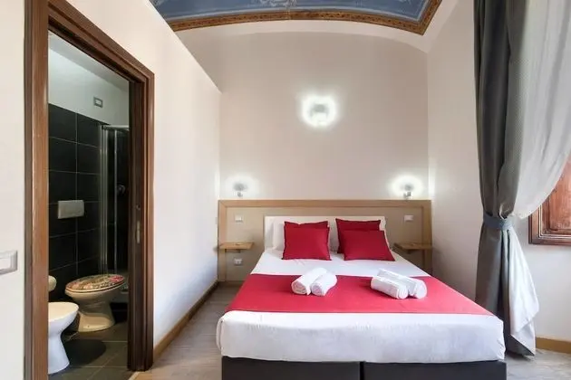 Tek Büyük veya İki Ayrı Yataklı Oda, Banyolu/Duşlu