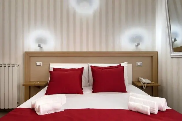 Tek Büyük veya İki Ayrı Yataklı Oda, Banyolu/Duşlu