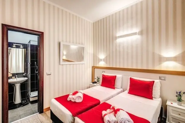 Tek Büyük veya İki Ayrı Yataklı Oda, Banyolu/Duşlu