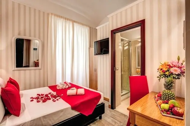 Tek Büyük veya İki Ayrı Yataklı Oda, Banyolu/Duşlu