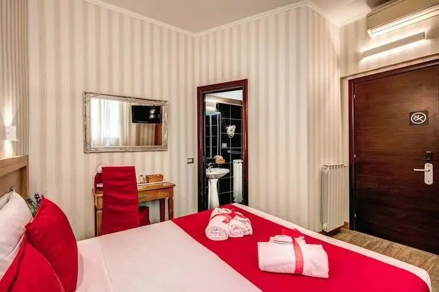 Tek Büyük veya İki Ayrı Yataklı Oda, Banyolu/Duşlu