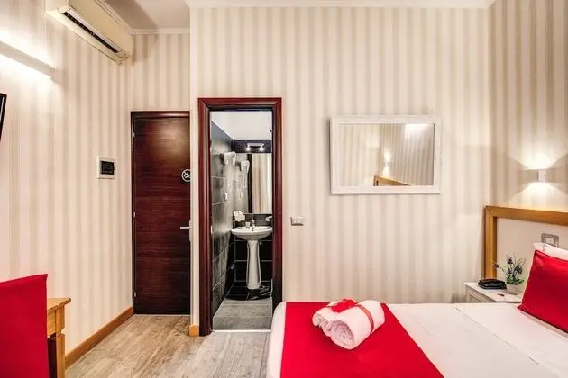 Tek Büyük veya İki Ayrı Yataklı Oda, Banyolu/Duşlu