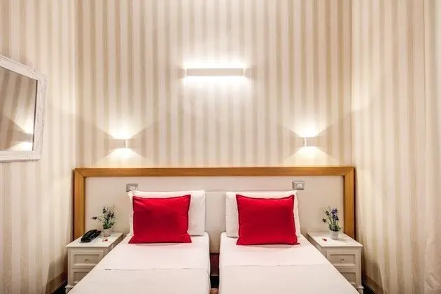 Tek Büyük veya İki Ayrı Yataklı Oda, Banyolu/Duşlu