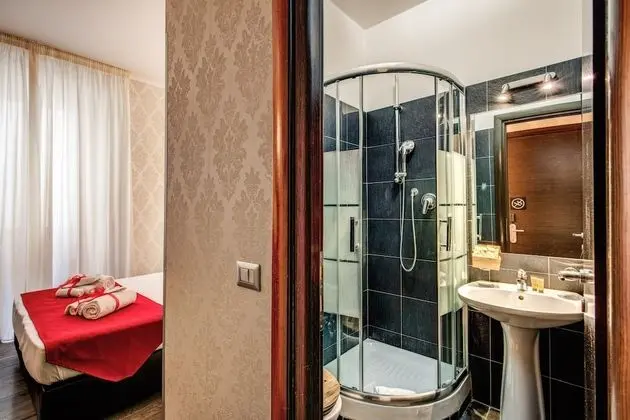 Tek Büyük veya İki Ayrı Yataklı Oda, Banyolu/Duşlu