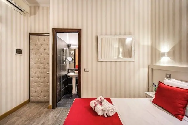 Tek Büyük veya İki Ayrı Yataklı Oda, Banyolu/Duşlu