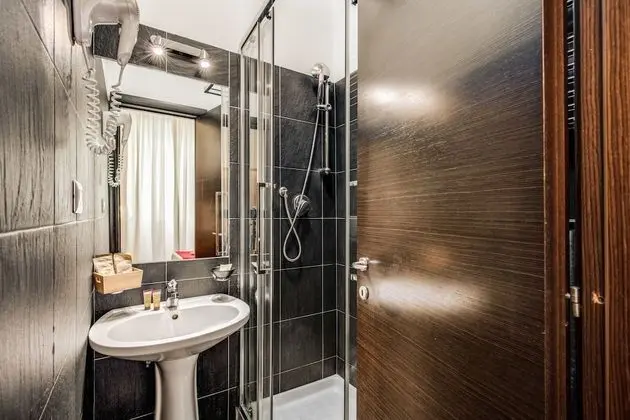 Tek Büyük veya İki Ayrı Yataklı Oda, Banyolu/Duşlu