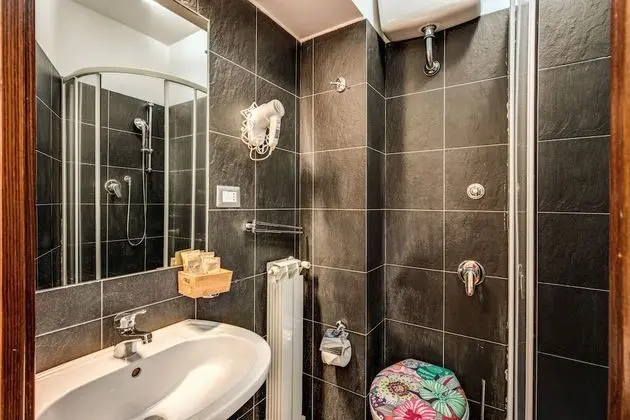 Tek Büyük veya İki Ayrı Yataklı Oda, Banyolu/Duşlu