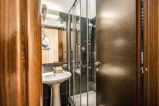 Tek Büyük veya İki Ayrı Yataklı Oda, Banyolu/Duşlu