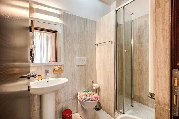 Üç Kişilik Oda, Banyolu/Duşlu