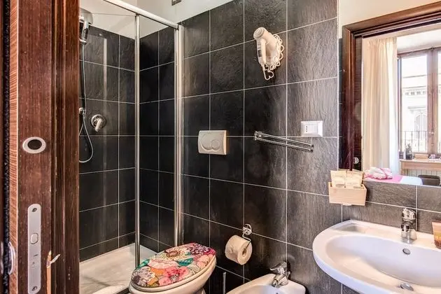 Üç Kişilik Oda, Banyolu/Duşlu