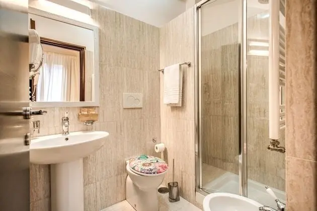 Üç Kişilik Oda, Banyolu/Duşlu