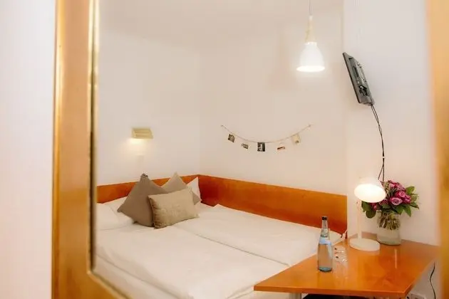 Basic Tek Büyük veya İki Ayrı Yataklı Oda