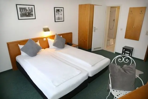 Basic Tek Büyük veya İki Ayrı Yataklı Oda