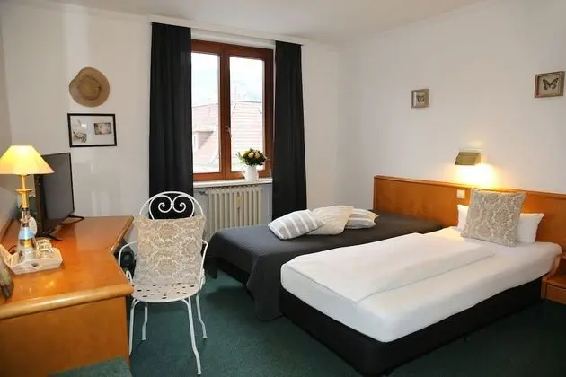 Basic Tek Büyük veya İki Ayrı Yataklı Oda