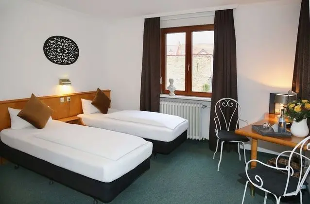 Basic Tek Büyük veya İki Ayrı Yataklı Oda