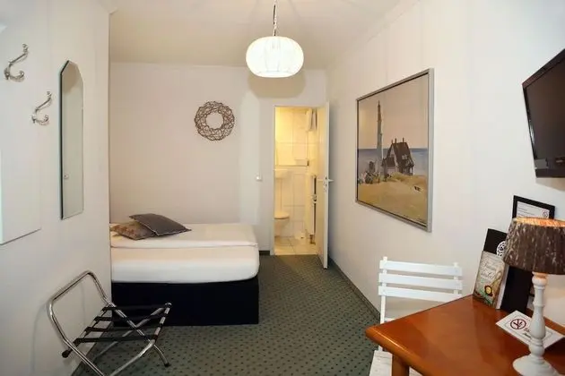 Basic Tek Büyük veya İki Ayrı Yataklı Oda