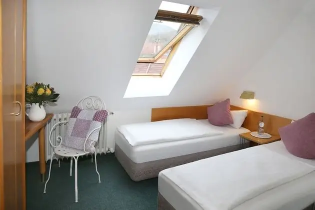 Basic Tek Büyük veya İki Ayrı Yataklı Oda