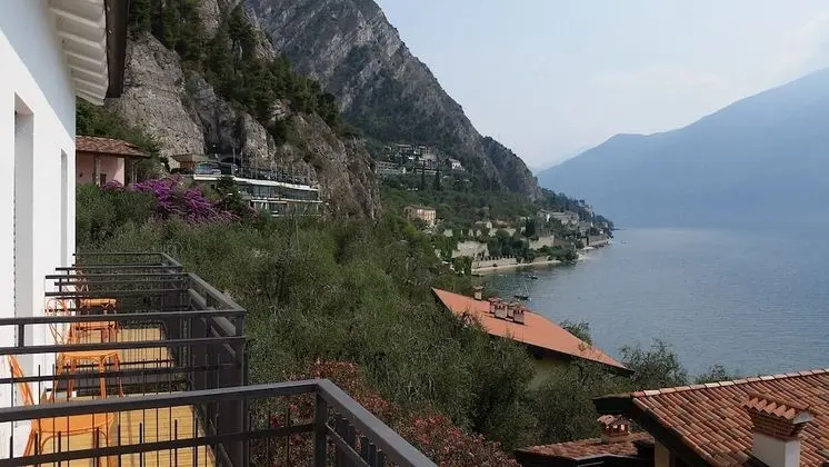 Standard Tek Büyük veya İki Ayrı Yataklı Oda, Balkon, Göl Manzaralı