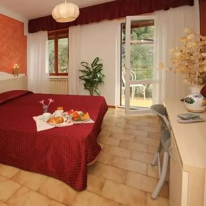 Standard Tek Büyük veya İki Ayrı Yataklı Oda, Balkon, Göl Manzaralı