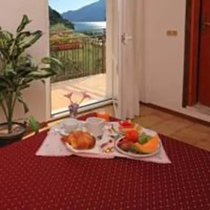 Standard Tek Büyük veya İki Ayrı Yataklı Oda, Balkon, Göl Manzaralı