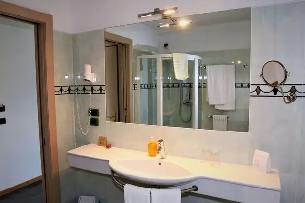 Superior Oda, Balkon, Göl Manzaralı