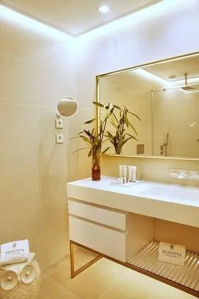 Tek Büyük Yataklı Oda (Gold Views)