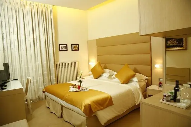 Büyük Yataklı Tek Kişilik Oda