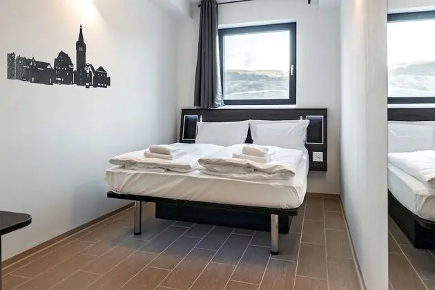 Basic Tek Büyük Yataklı Oda