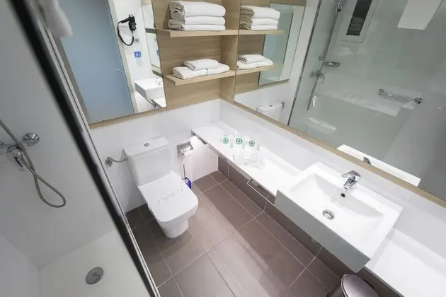 Tek Büyük Yataklı Oda, Havuz Manzaralı (2)